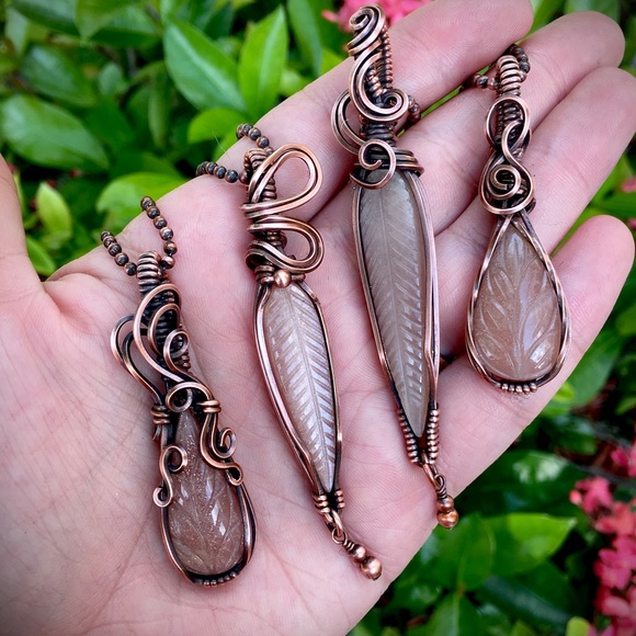 Moonstone copper wire wrapped pendant necklace - Picture 6 of 10